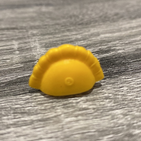 Shopkins | International Food Yellow Humpty Dumpling (3-095) - Mini Figure - Picture 2 of 4